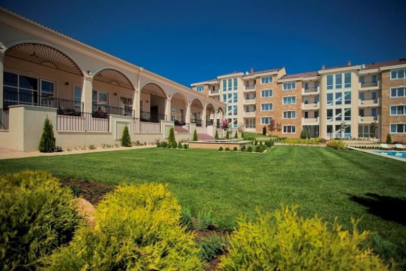 Captain'S Island Deluxe Chernomorets Exterior foto