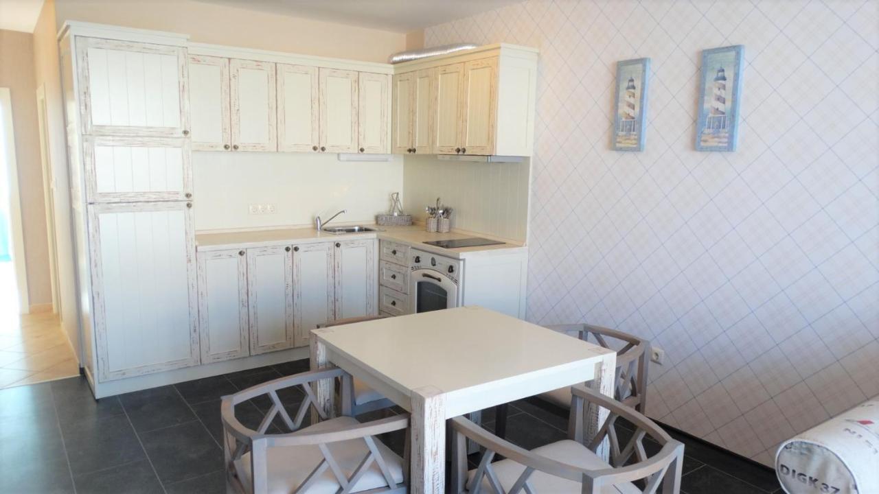 Captain'S Island Deluxe Chernomorets Exterior foto